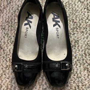 Black 7 1/2 low wedges, excellent condition
